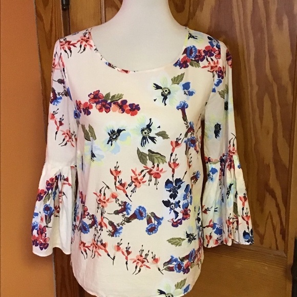 3 for 20 $ bundle Jane & Delancey Bright Floral Bell Sleeve Blouse - Picture 9 of 16